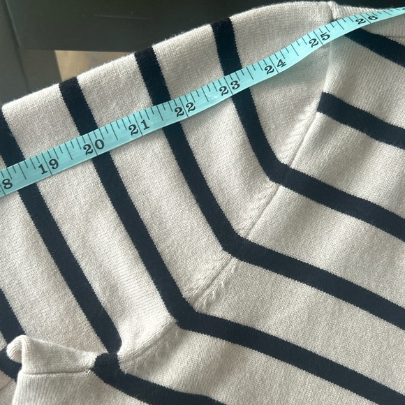 Marled XL V-Neck Sweater with Cream and Black Stripes - Picture 11 of 13